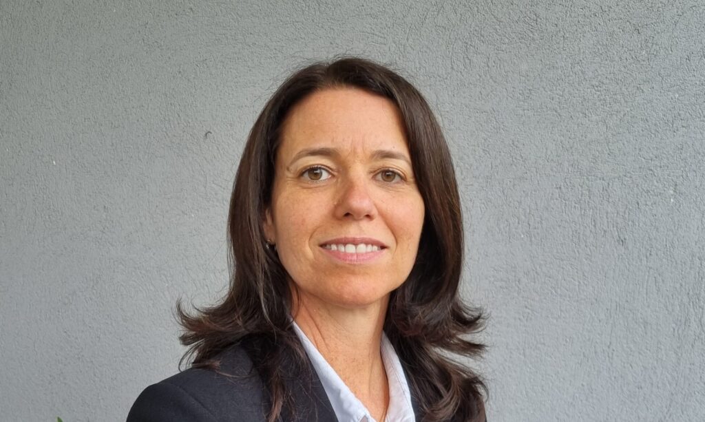 Portrait de Céline Fages, responsable paca de l'entreprise nextiim, experte en gestion technique du bâtiment.